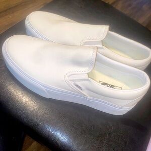 ‘Vans’ White Classic Slip-On Platform Train Size:8